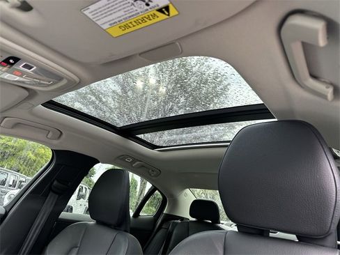 Used 2023 Volvo S60 T8 Plus image 19