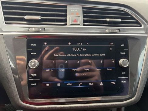Used 2022 Volkswagen Tiguan SE w/ Panoramic Sunroof Package image 23