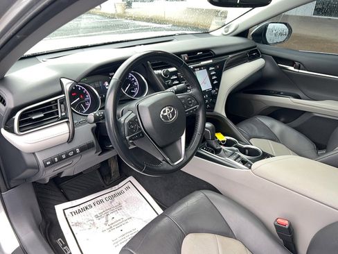 Used 2019 Toyota Camry XLE image 19