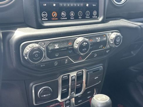 Used 2021 Jeep Wrangler Unlimited Rubicon AWD/4WD image 32