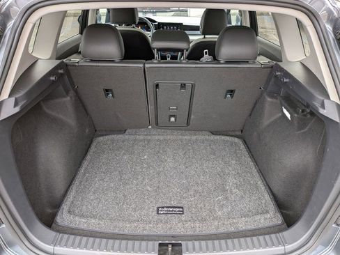 Used 2025 Volkswagen Taos SE w/ Panoramic Sunroof Package image 30