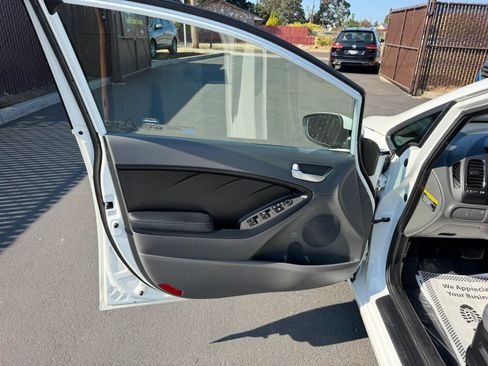 Used 2018 Kia Forte LX FWD image 9