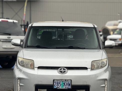 Used 2014 Scion xB FWD image 2
