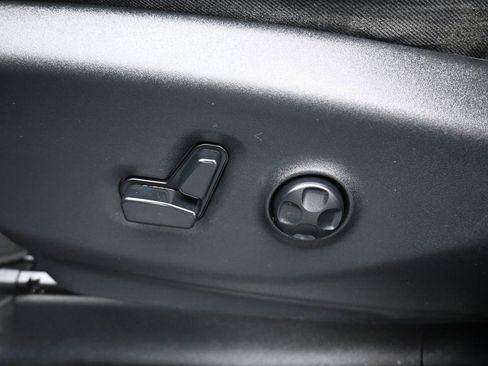 Used 2020 Chrysler Pacifica Touring-L image 12