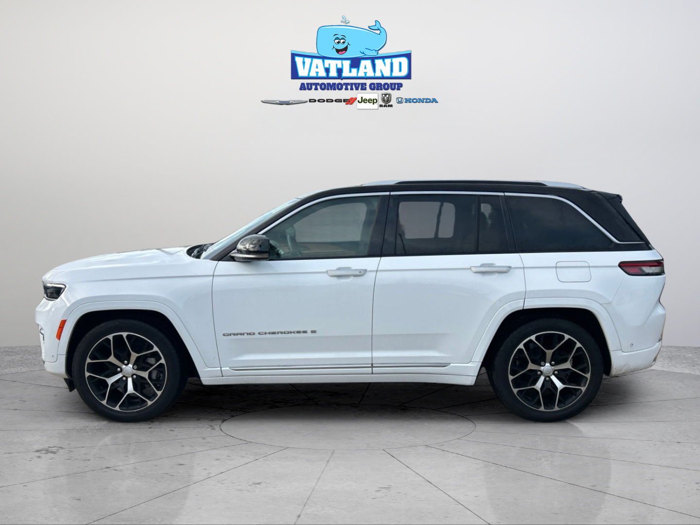 Certified 2022 Jeep Grand Cherokee Summit AWD/4WD image 2