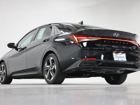 Used 2022 Hyundai Elantra Limited FWD image 9