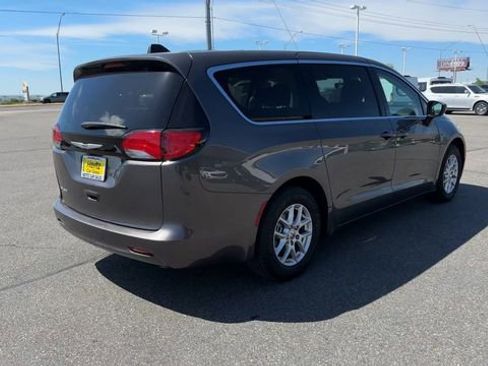 Used 2023 Chrysler Voyager LX FWD image 8
