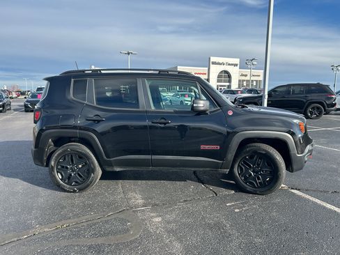 Used 2018 Jeep Renegade Trailhawk w/ UConnect 8.4 Nav Group image 4