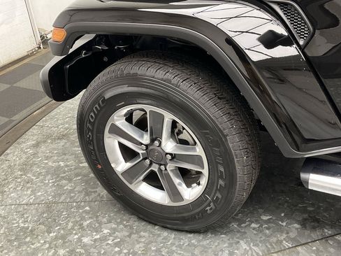 Used 2022 Jeep Wrangler Unlimited Sahara w/ Cold Weather Group AWD/4WD image 32