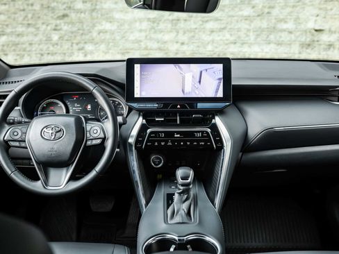 Used 2024 Toyota Venza Nightshade image 25