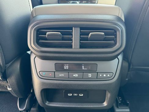 Used 2025 Honda Pilot EX-L image 17