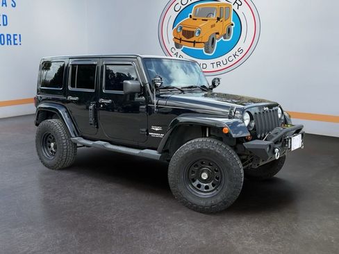 Used 2011 Jeep Wrangler Unlimited Sahara w/ Connectivity Group AWD/4WD image 8