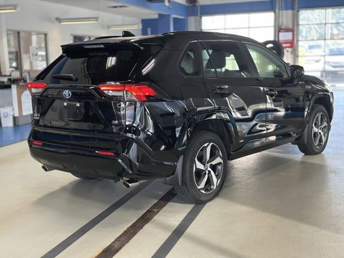 Used 2023 Toyota RAV4 SE w/ Weather & Moonroof Package AWD/4WD image 5