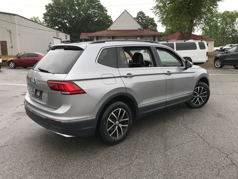 Used 2021 Volkswagen Tiguan SE R-Line FWD image 5