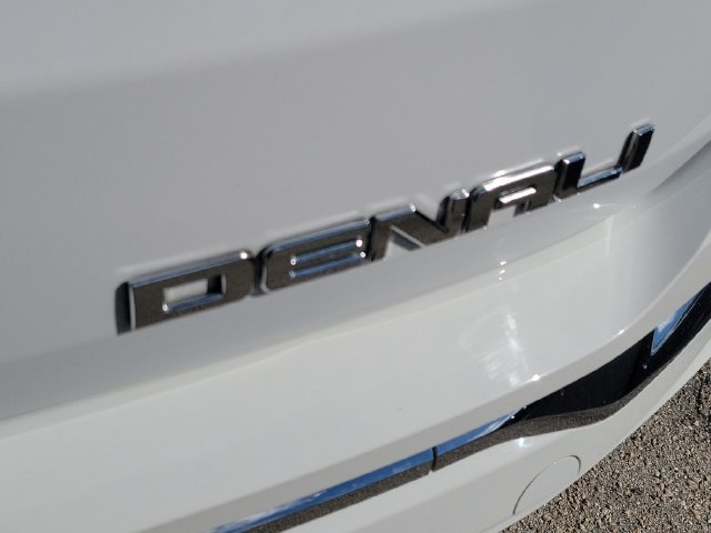 Used 2020 GMC Terrain Denali w/ Denali Premium Package FWD image 7