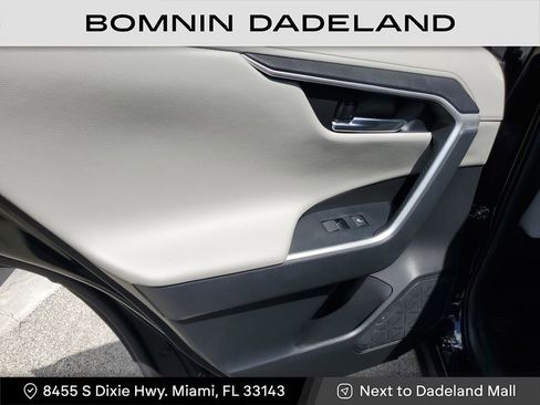 Used 2022 Toyota RAV4 Limited image 9