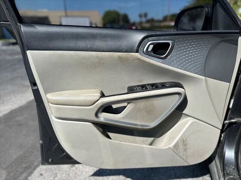 Used 2020 Kia Soul LX image 16