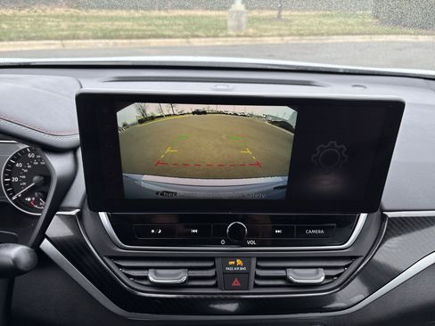 Used 2023 Nissan Altima 2.5 SR w/ SR Premium Package image 29