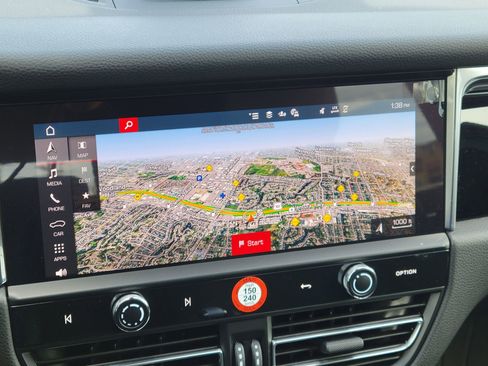 Certified 2025 Porsche Macan image 20