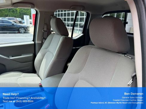 Used 2017 Nissan Frontier SV w/ SV Value Truck Package AWD/4WD image 9