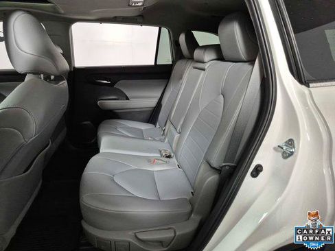 Certified 2021 Toyota Highlander XLE AWD/4WD image 26