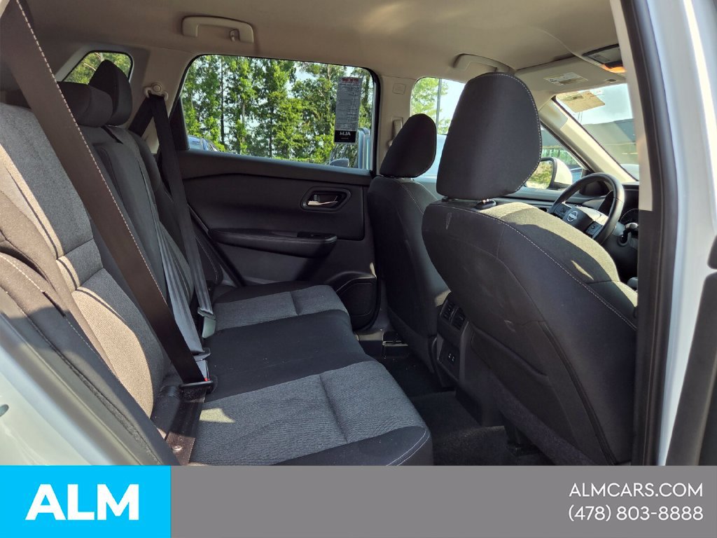 Used 2025 Nissan Rogue SV FWD image 14
