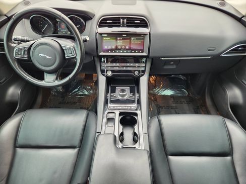 Used 2020 Jaguar F-PACE Premium image 27