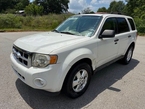Used 2011 Ford Escape XLT w/ 203A Rapid Spec Order Code FWD image 2