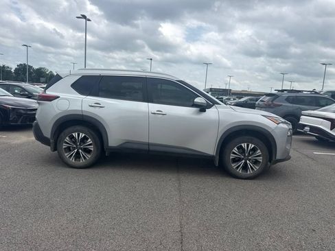 Used 2023 Nissan Rogue SV w/ SV Premium B Package FWD image 5