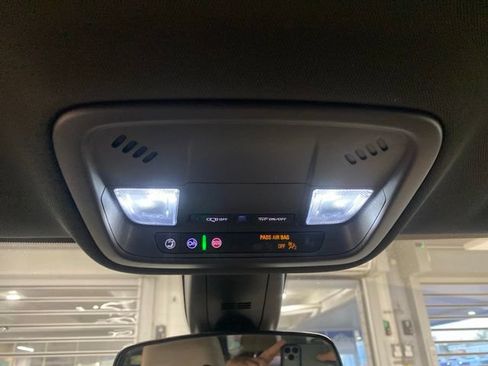 Used 2023 Chevrolet Traverse LS FWD image 18