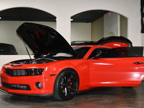 Used 2013 Chevrolet Camaro SS w/ SS Performance Package image 90