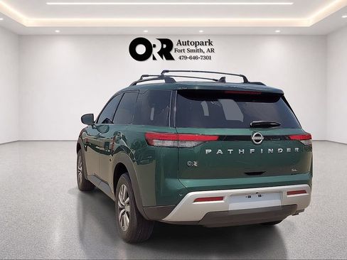 Used 2023 Nissan Pathfinder SL FWD image 4