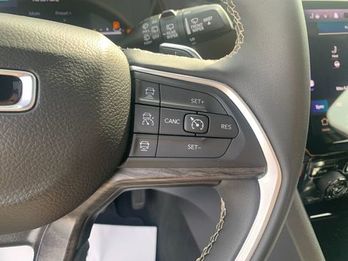 Used 2024 Jeep Grand Cherokee L Limited w/ Black Appearance Package image 30