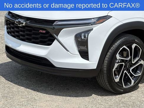 Certified 2024 Chevrolet Trax RS w/ Sunroof Package FWD image 10
