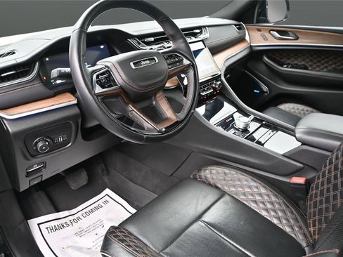 Used 2022 Jeep Grand Cherokee Summit AWD/4WD image 2