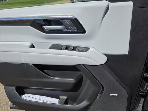 New 2026 Chevrolet Suburban Premier w/ Sun And Tow Package AWD/4WD image 9