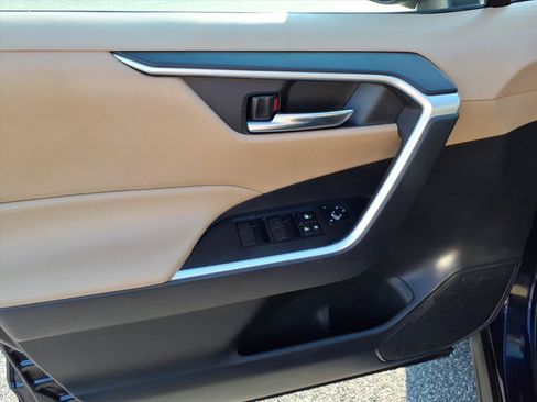Used 2021 Toyota RAV4 XLE AWD/4WD image 23