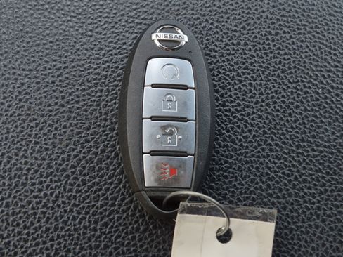 Used 2020 Nissan Titan PRO-4X w/ Pro-4x Convenience Package image 38