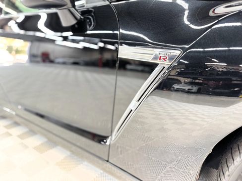 Used 2013 Nissan GT-R Premium image 9