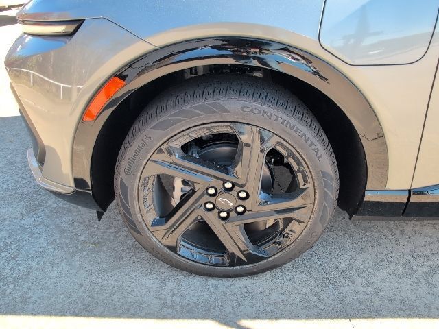 New 2026 Chevrolet Equinox EV RS FWD image 3