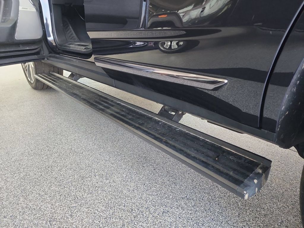 Certified 2025 GMC Yukon Denali Ultimate AWD/4WD image 35