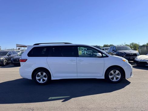 Used 2018 Toyota Sienna LE FWD image 7