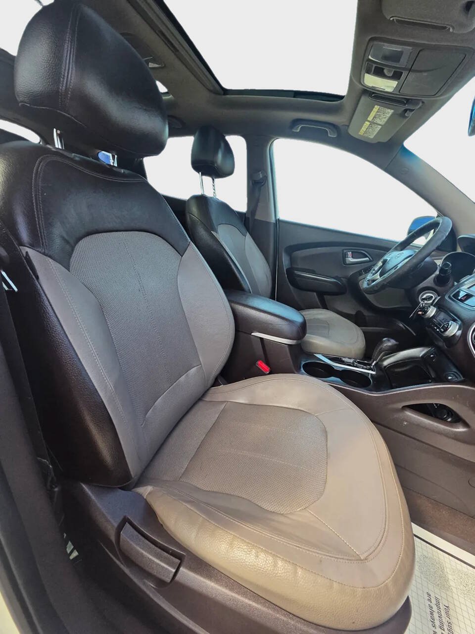 Used 2011 Hyundai Tucson Limited w/ Premium Pkg 3 FWD image 12