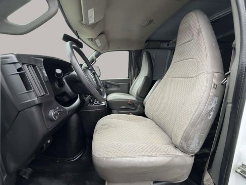 Used 2018 Chevrolet Express 3500 w/ Driver Convenience Package image 9