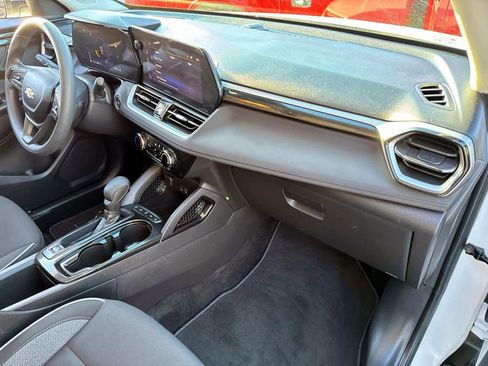 Used 2025 Chevrolet TrailBlazer LT w/ Driver Confidence Package image 7