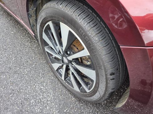 Used 2023 Nissan Sentra SV w/ SV Premium Package FWD image 4