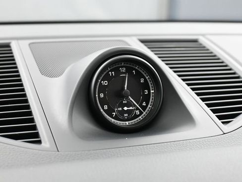 Certified 2025 Porsche Macan image 20