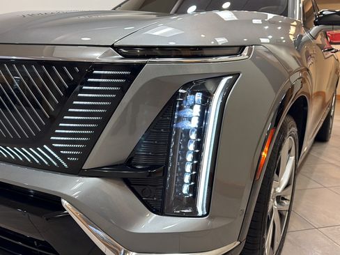 Used 2026 Cadillac Vistiq Luxury AWD/4WD image 8