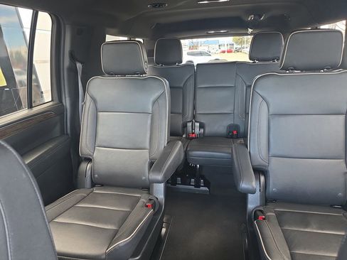 Used 2023 Chevrolet Suburban Premier image 21
