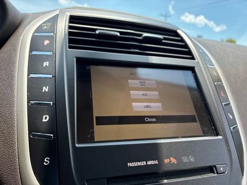 Used 2019 Lincoln MKC Reserve w/ MKC Technology Package FWD image 32